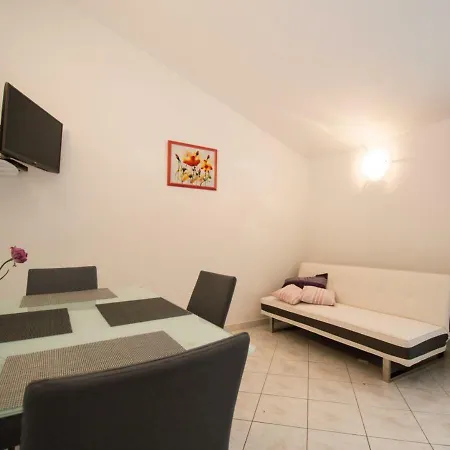 Apartment Irena *