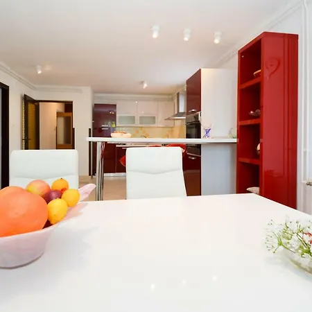 Irena Apartment *