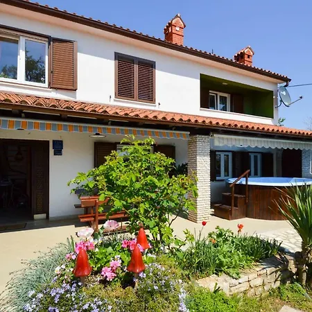 Irena Apartment *