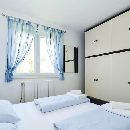 Irena Apartment *